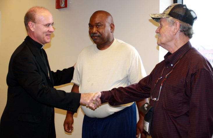 Bishop Rhoades visits Center for the Homeless