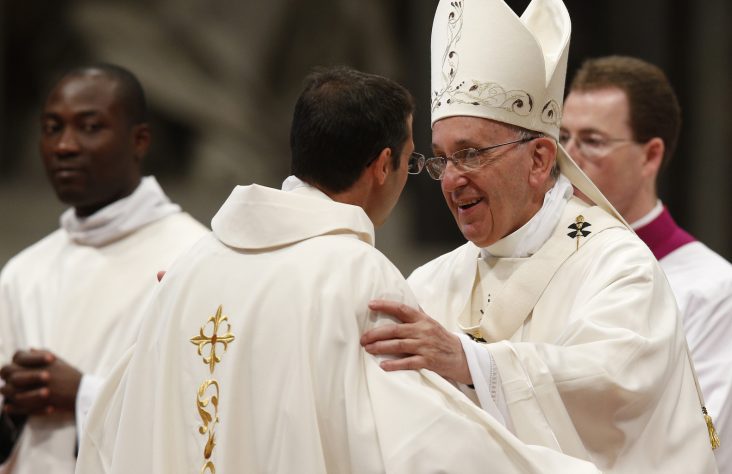 Pope talks criticisms, populism in interview