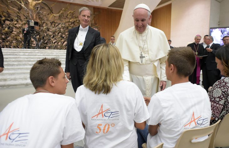Pope advises teachers that they need parents’ trust, appreciation