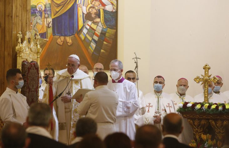 Living the beatitudes can change the world, pope says in Iraq