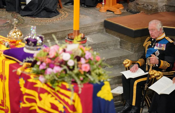 Cardinal Prays at Queen’s Funeral, Signaling Charles’ Openness to Dialogue