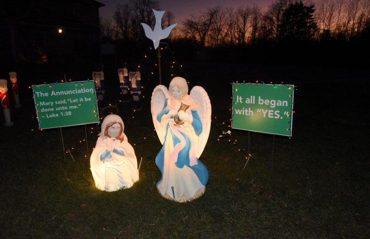Indiana Parish Uses Christmas Light Display to Share the Gospel Message