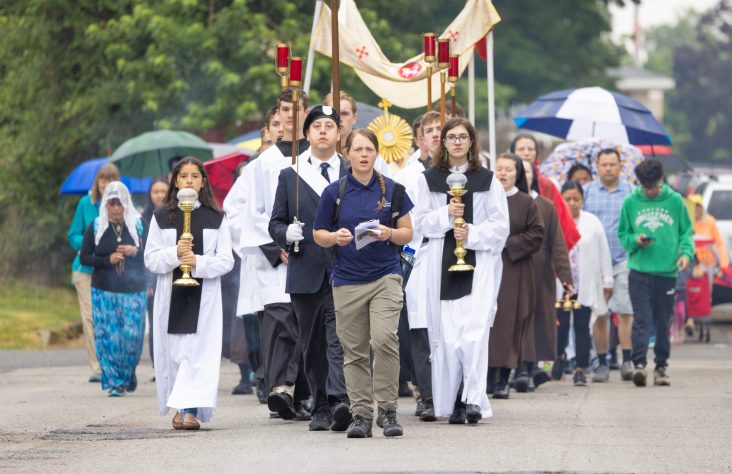 Celebration with Bishop Rhoades Ends Cross-Diocesan Eucharistic Pilgrimage