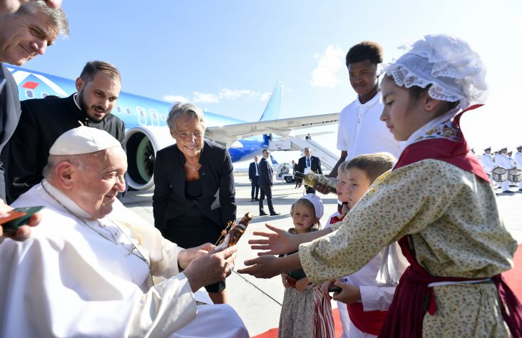 In Marseille, Pope Says Welcoming the ‘Stranger’ Is a Global Mandate